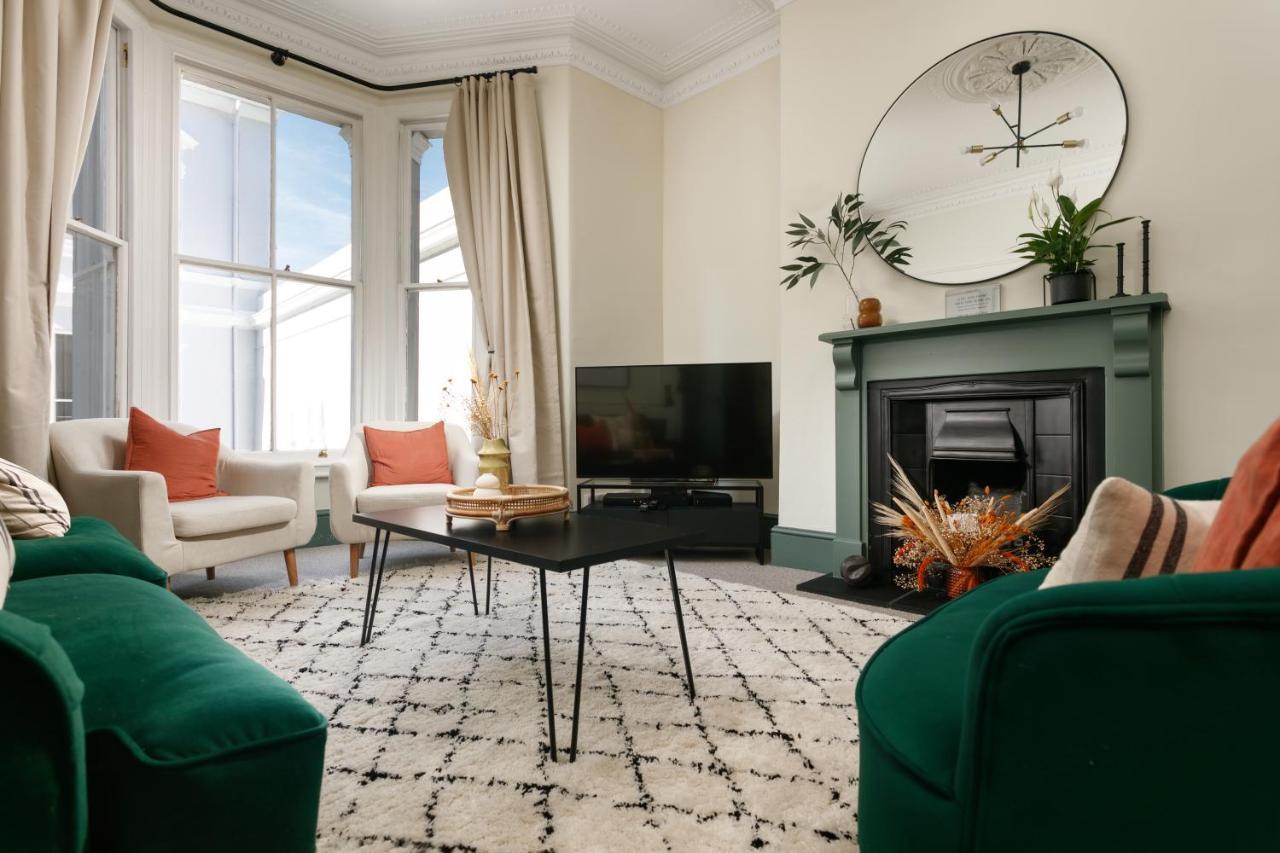 New Luxury For 2024 - Central Plymouth House - Sleeps 10 - Access To Plymouth Town - Close To The Barbican - Pets Welcome - Parking Available - By Luxe Living By Sophia エクステリア 写真