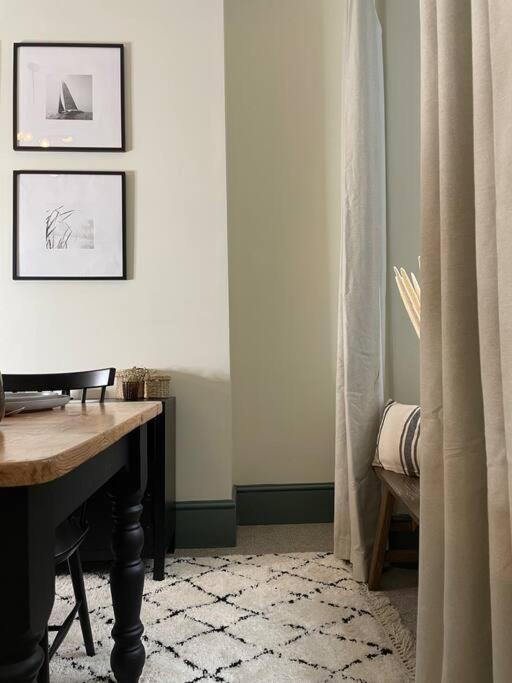 New Luxury For 2024 - Central Plymouth House - Sleeps 10 - Access To Plymouth Town - Close To The Barbican - Pets Welcome - Parking Available - By Luxe Living By Sophia エクステリア 写真