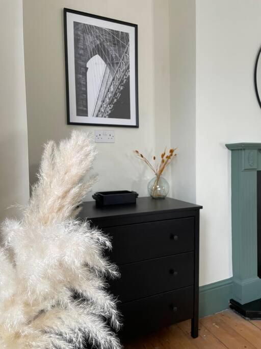 New Luxury For 2024 - Central Plymouth House - Sleeps 10 - Access To Plymouth Town - Close To The Barbican - Pets Welcome - Parking Available - By Luxe Living By Sophia エクステリア 写真