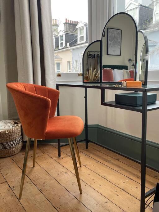 New Luxury For 2024 - Central Plymouth House - Sleeps 10 - Access To Plymouth Town - Close To The Barbican - Pets Welcome - Parking Available - By Luxe Living By Sophia エクステリア 写真
