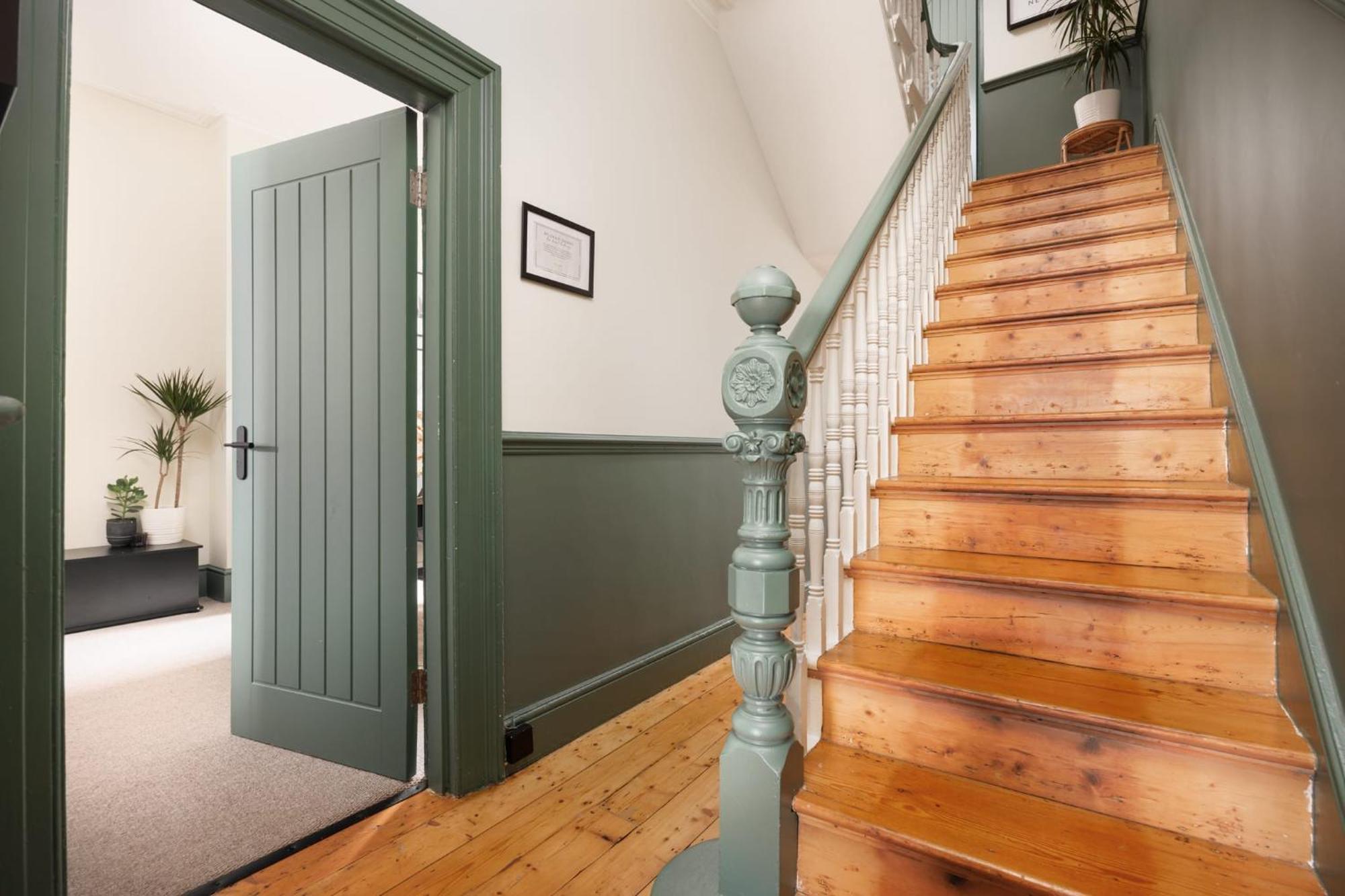 New Luxury For 2024 - Central Plymouth House - Sleeps 10 - Access To Plymouth Town - Close To The Barbican - Pets Welcome - Parking Available - By Luxe Living By Sophia エクステリア 写真