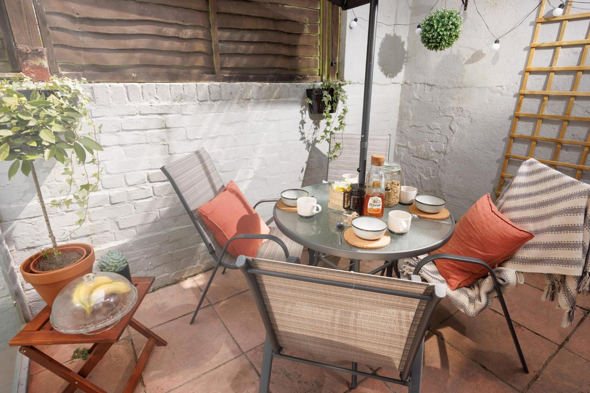 New Luxury For 2024 - Central Plymouth House - Sleeps 10 - Access To Plymouth Town - Close To The Barbican - Pets Welcome - Parking Available - By Luxe Living By Sophia エクステリア 写真