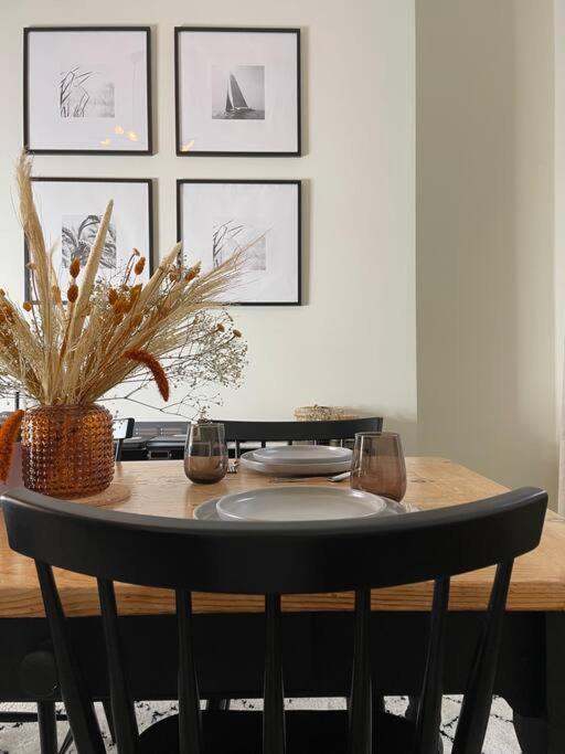 New Luxury For 2024 - Central Plymouth House - Sleeps 10 - Access To Plymouth Town - Close To The Barbican - Pets Welcome - Parking Available - By Luxe Living By Sophia エクステリア 写真