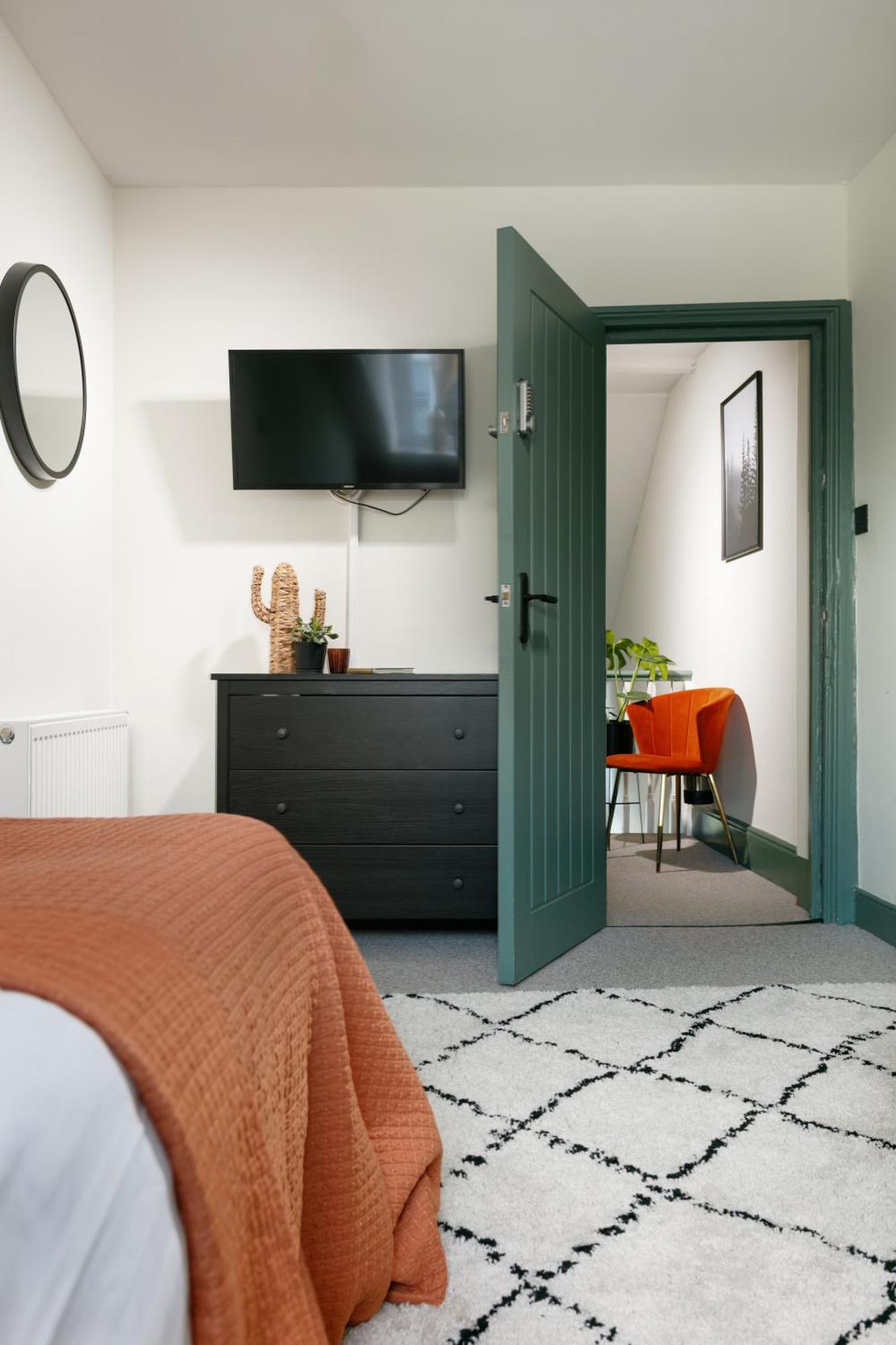 New Luxury For 2024 - Central Plymouth House - Sleeps 10 - Access To Plymouth Town - Close To The Barbican - Pets Welcome - Parking Available - By Luxe Living By Sophia エクステリア 写真