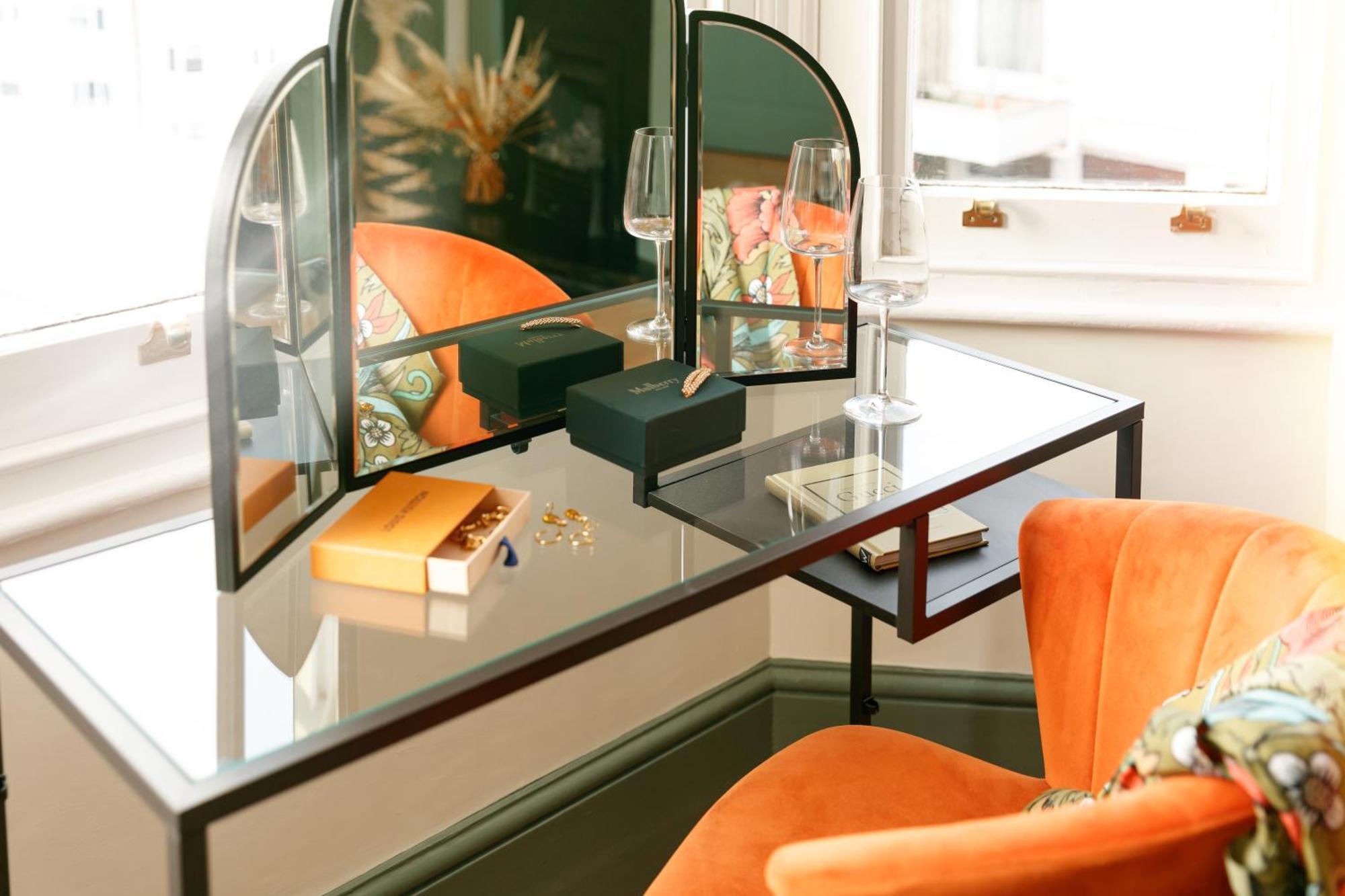 New Luxury For 2024 - Central Plymouth House - Sleeps 10 - Access To Plymouth Town - Close To The Barbican - Pets Welcome - Parking Available - By Luxe Living By Sophia エクステリア 写真