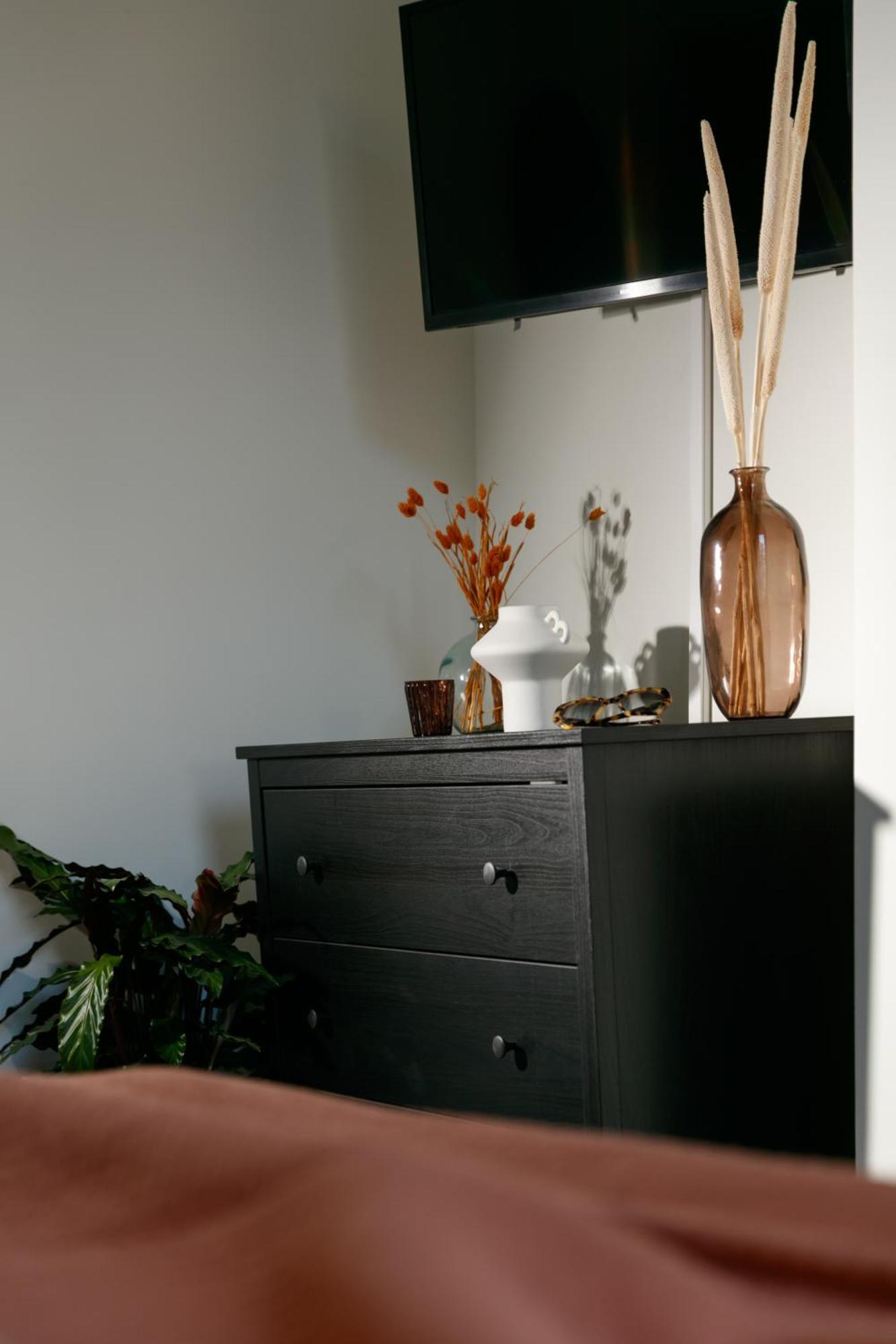 New Luxury For 2024 - Central Plymouth House - Sleeps 10 - Access To Plymouth Town - Close To The Barbican - Pets Welcome - Parking Available - By Luxe Living By Sophia エクステリア 写真