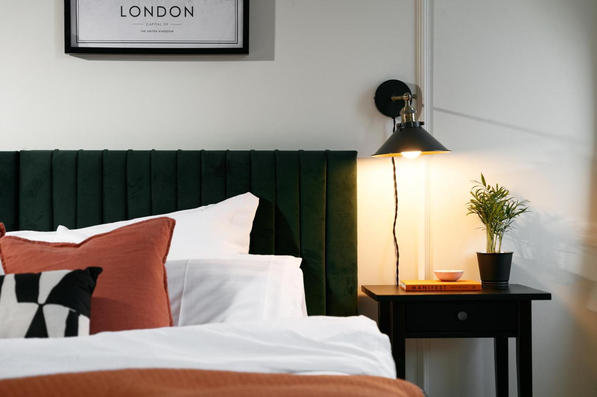 New Luxury For 2024 - Central Plymouth House - Sleeps 10 - Access To Plymouth Town - Close To The Barbican - Pets Welcome - Parking Available - By Luxe Living By Sophia エクステリア 写真