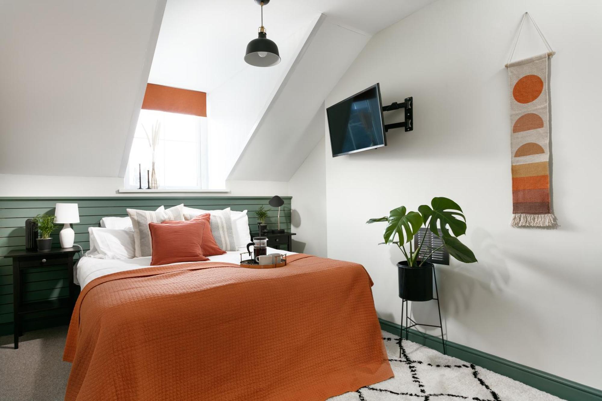 New Luxury For 2024 - Central Plymouth House - Sleeps 10 - Access To Plymouth Town - Close To The Barbican - Pets Welcome - Parking Available - By Luxe Living By Sophia エクステリア 写真