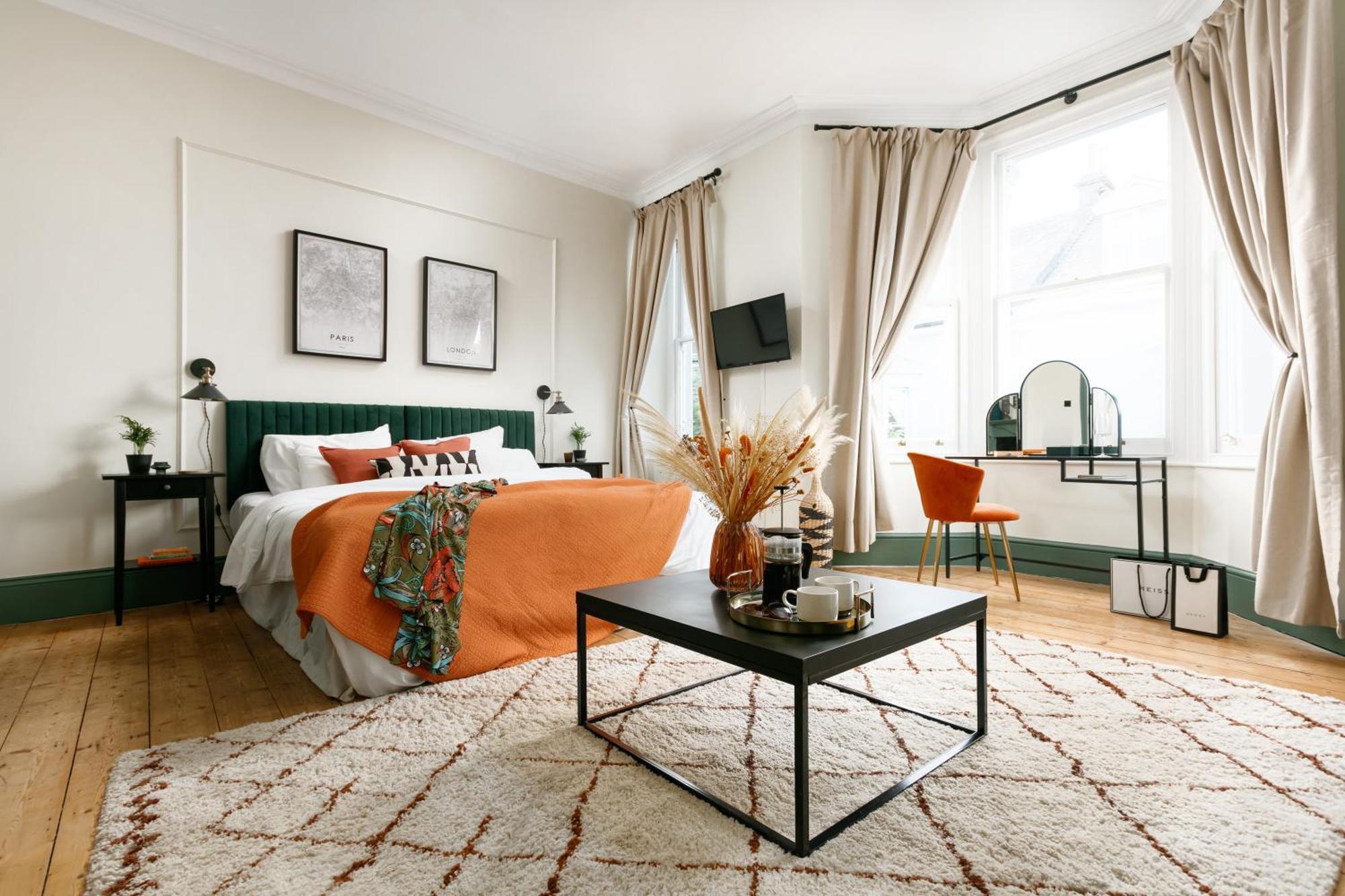 New Luxury For 2024 - Central Plymouth House - Sleeps 10 - Access To Plymouth Town - Close To The Barbican - Pets Welcome - Parking Available - By Luxe Living By Sophia エクステリア 写真