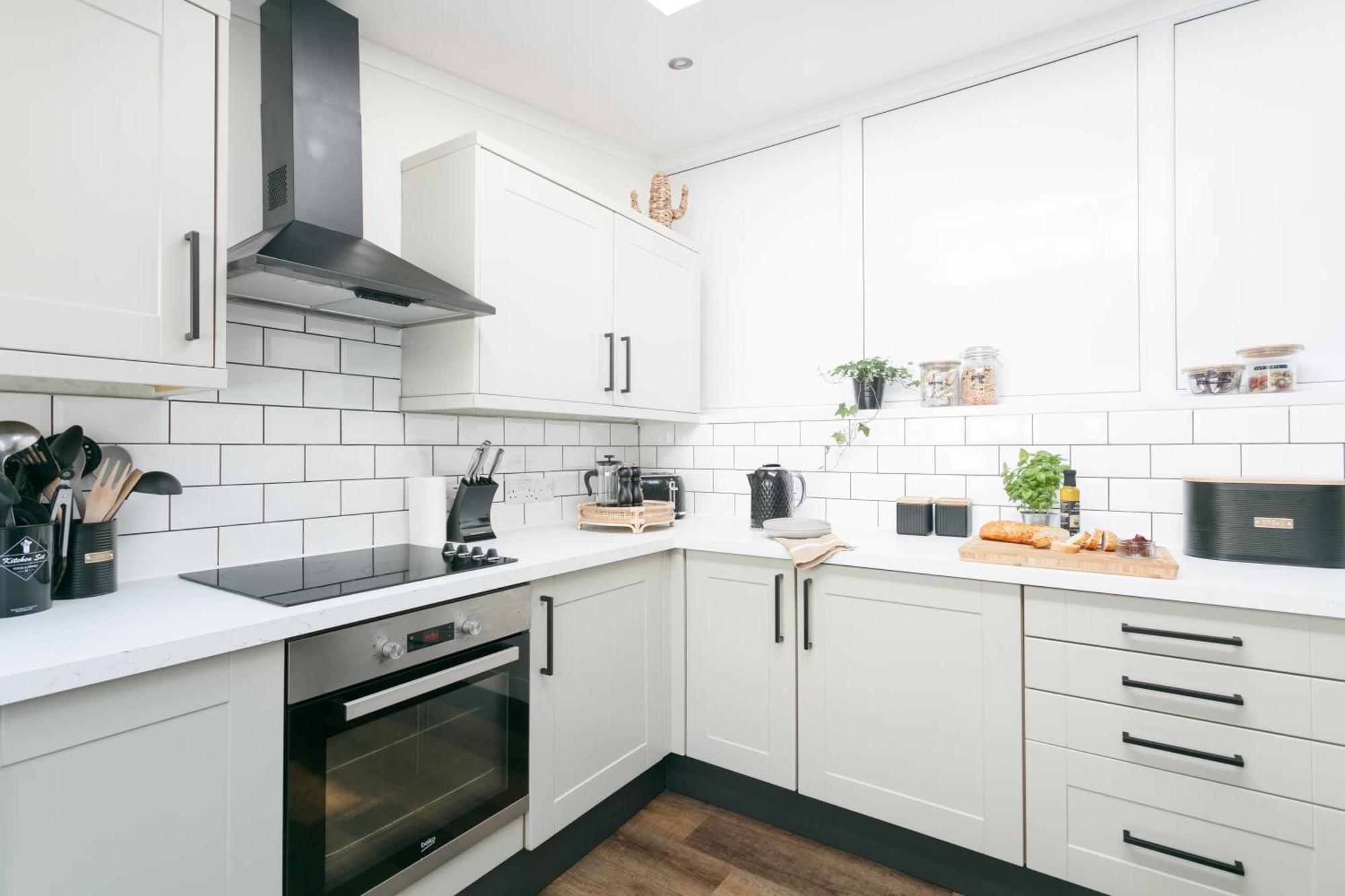 New Luxury For 2024 - Central Plymouth House - Sleeps 10 - Access To Plymouth Town - Close To The Barbican - Pets Welcome - Parking Available - By Luxe Living By Sophia エクステリア 写真