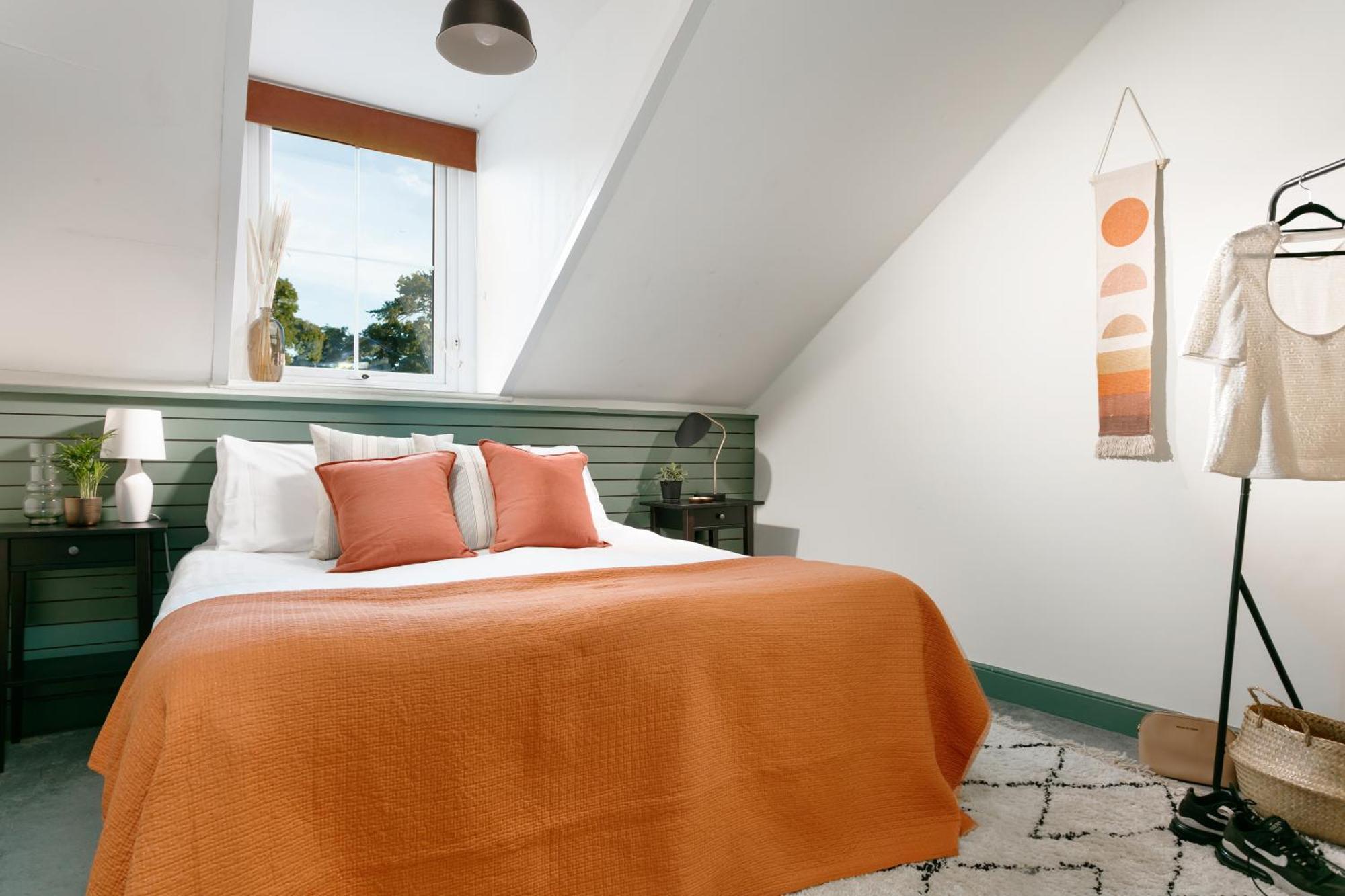 New Luxury For 2024 - Central Plymouth House - Sleeps 10 - Access To Plymouth Town - Close To The Barbican - Pets Welcome - Parking Available - By Luxe Living By Sophia エクステリア 写真
