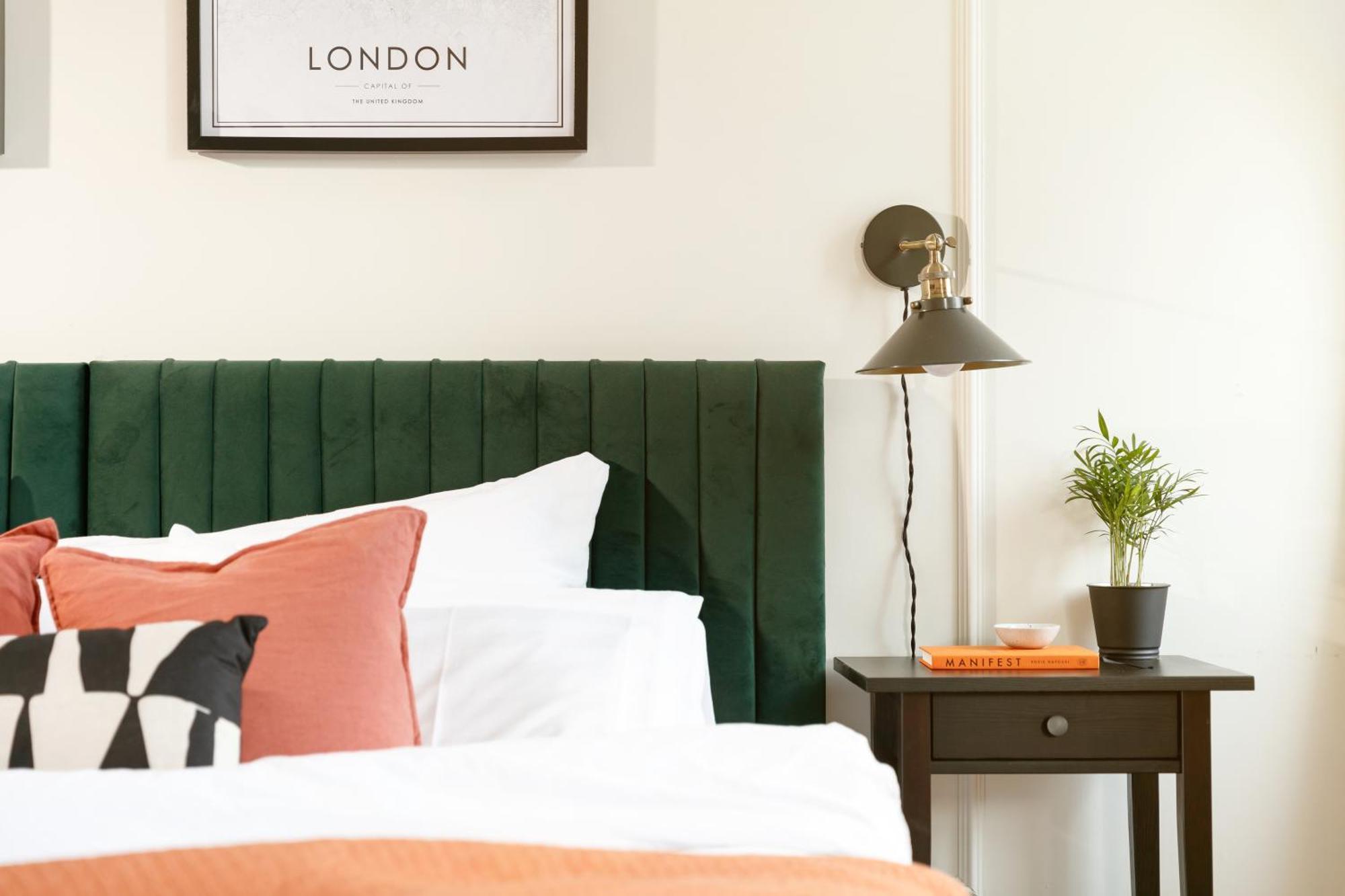 New Luxury For 2024 - Central Plymouth House - Sleeps 10 - Access To Plymouth Town - Close To The Barbican - Pets Welcome - Parking Available - By Luxe Living By Sophia エクステリア 写真