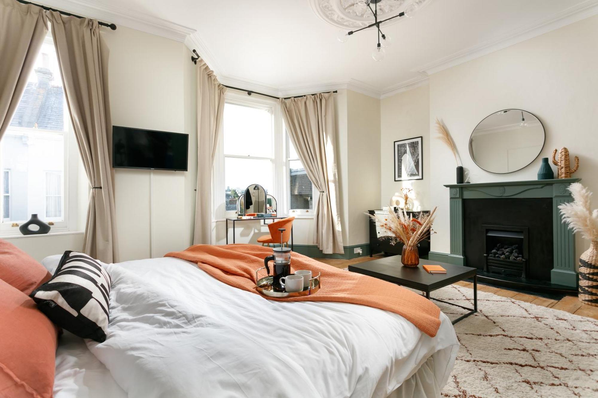 New Luxury For 2024 - Central Plymouth House - Sleeps 10 - Access To Plymouth Town - Close To The Barbican - Pets Welcome - Parking Available - By Luxe Living By Sophia エクステリア 写真